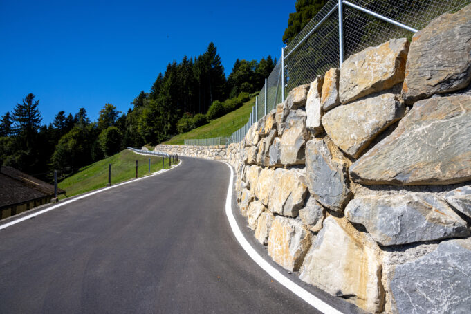 Natursteinmauer