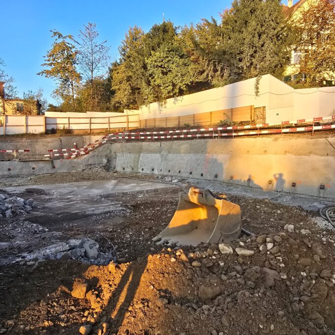 Rückbau und Baugrubensicherung mit Nagelwand in Zug Tiefbauarbeiten der Contratto AG Goldau